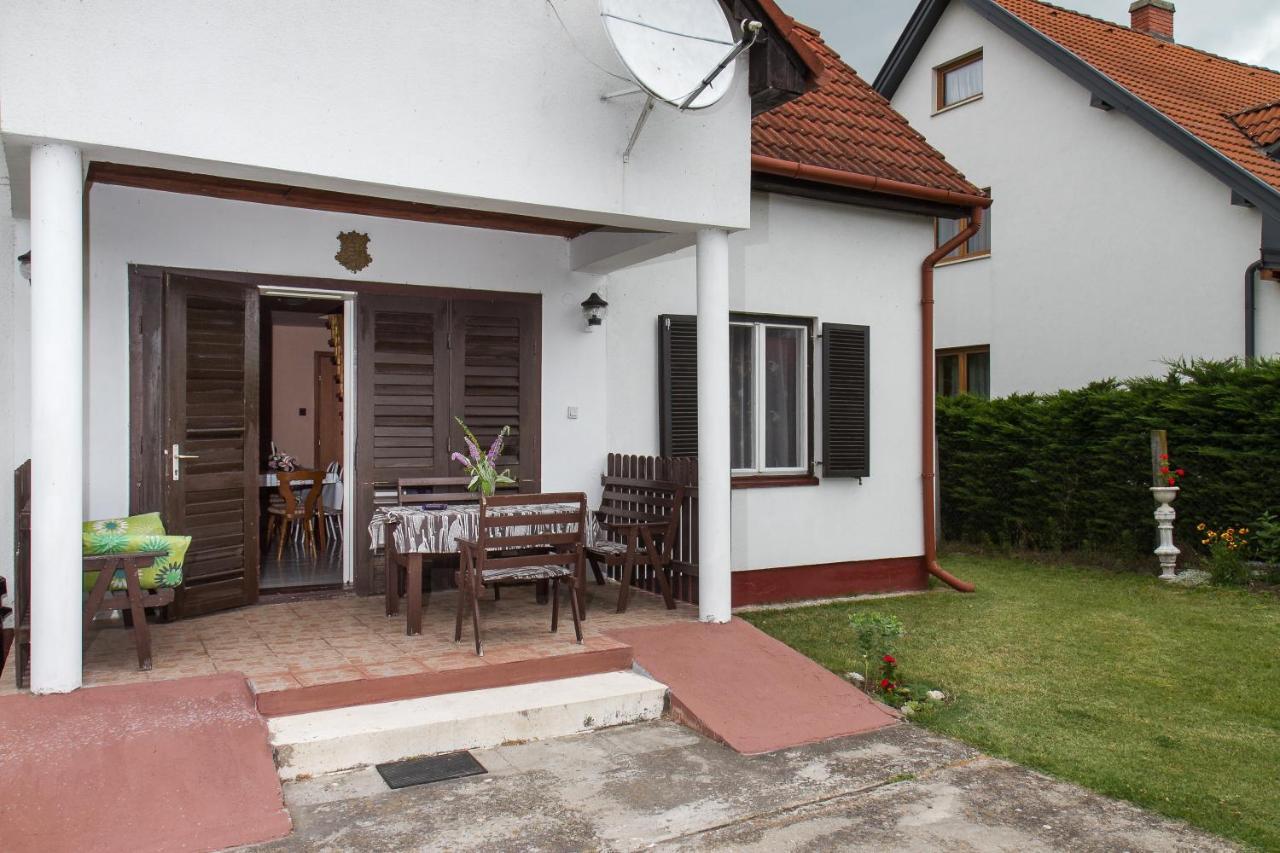 Familia Nyaralo 117 Villa Balatonmariafurdo Exterior photo