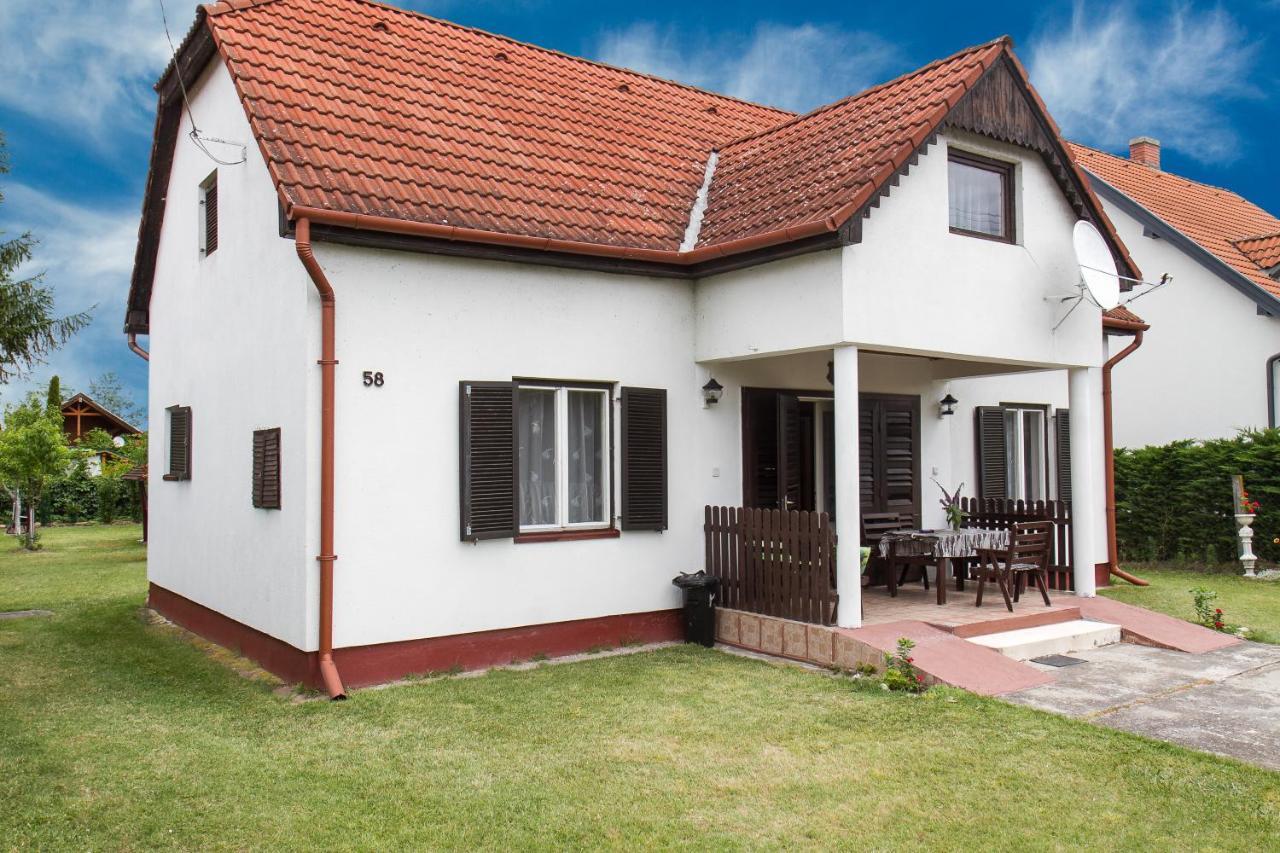 Familia Nyaralo 117 Villa Balatonmariafurdo Exterior photo