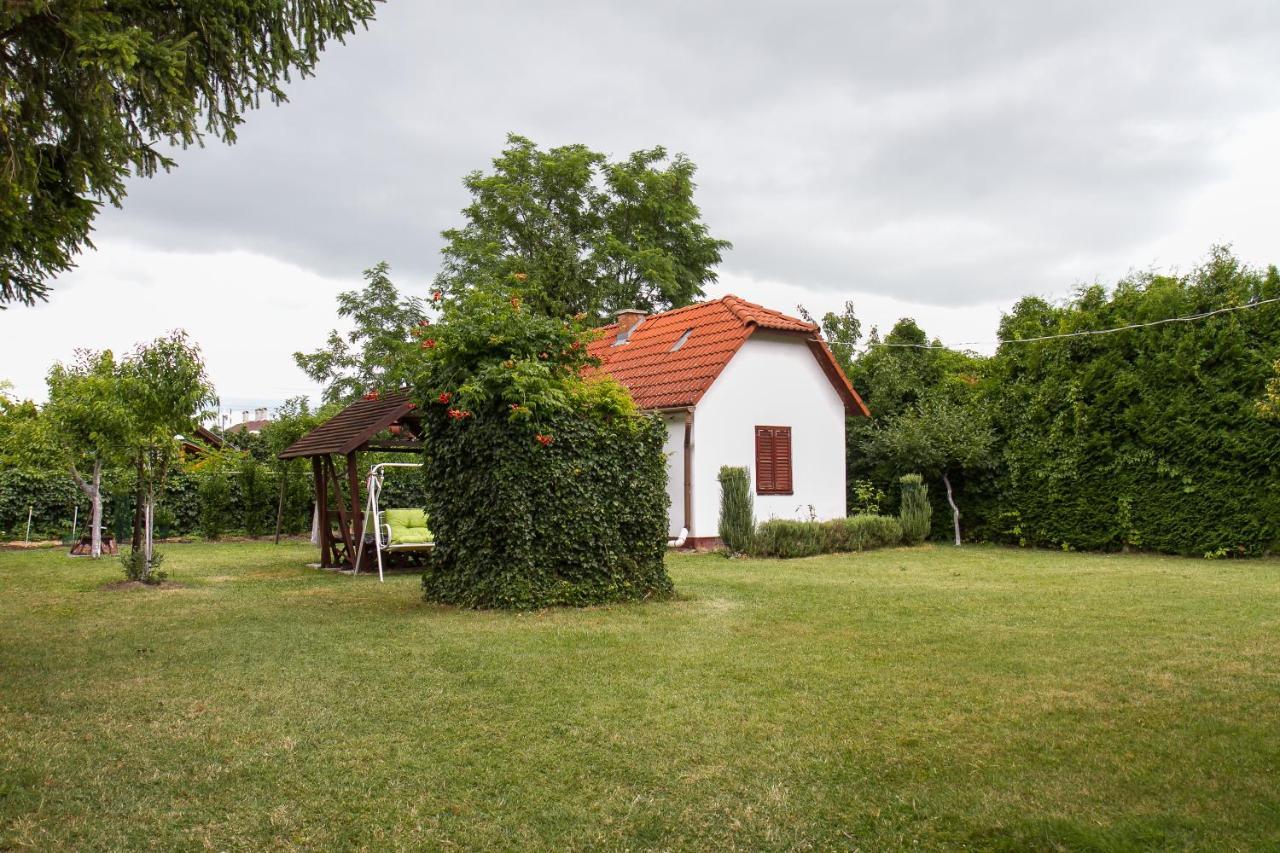 Familia Nyaralo 117 Villa Balatonmariafurdo Exterior photo